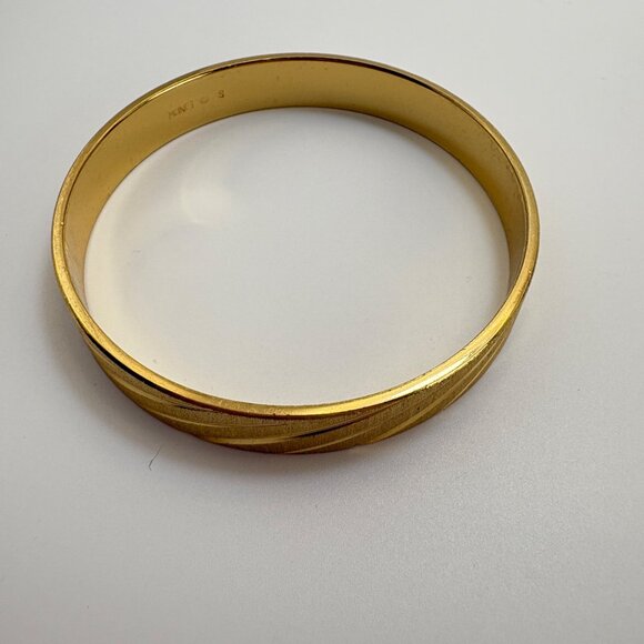 Monet Gold Tone Textured Twist Design Bangle Bracelet Size 7.5" FIt - Picture 7 of 12